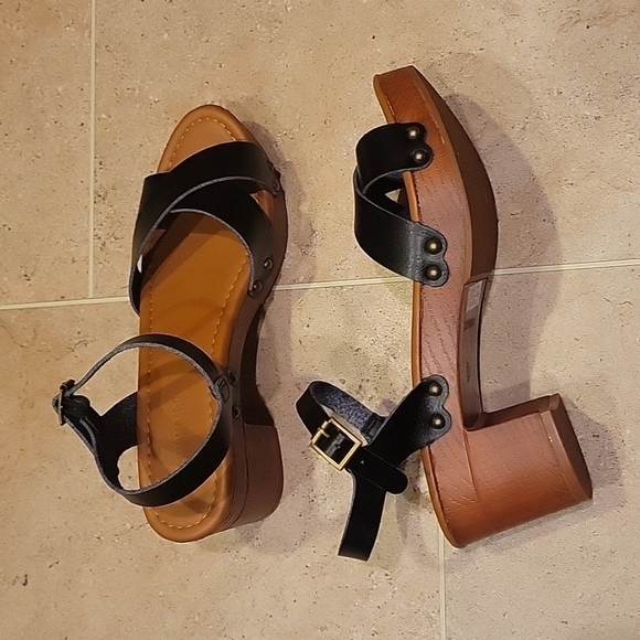 NEW! CUSHIONAIRE Slate Black Faux Leather Strappy Heeled Sandals 8. - Picture 6 of 10